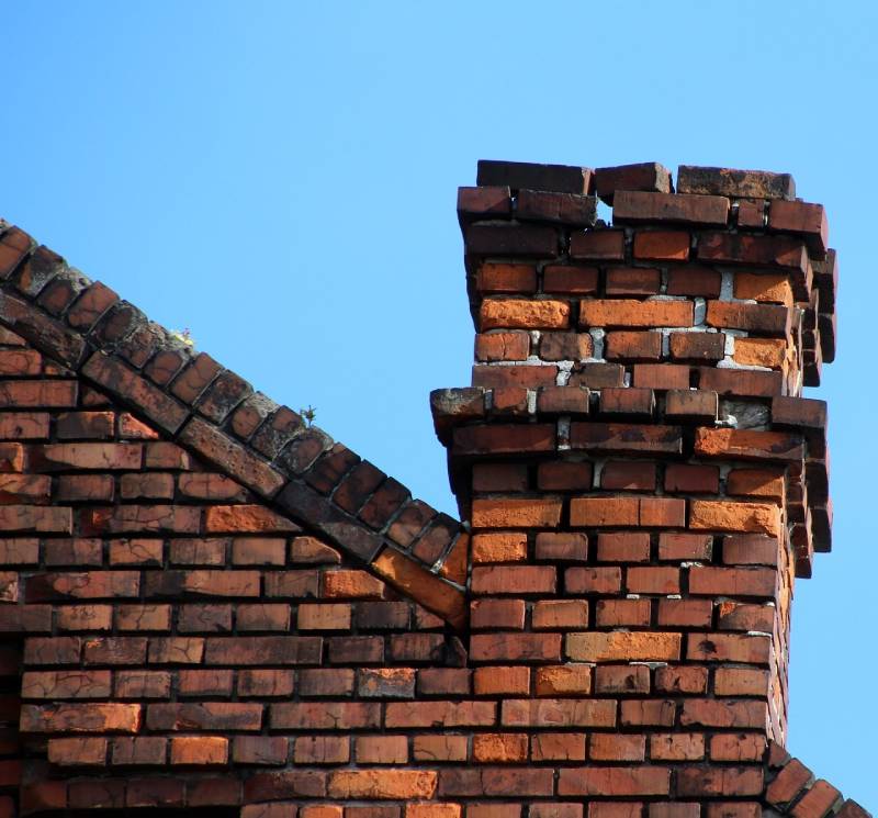 Signs Your Hanson Home Needs a Chimney Inspection Blog Article - Damaged chimney on an Hanson home showing cracks and missing mortar